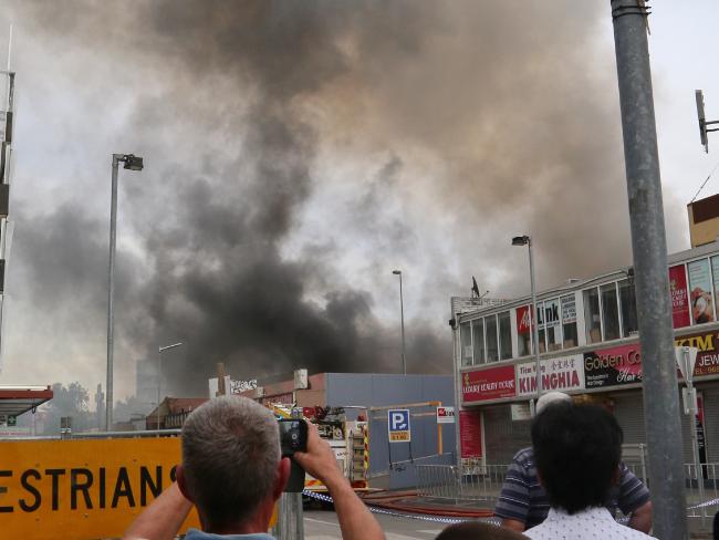 Cháy lớn chợ người Việt ở Úc, thiệt hại gần 300 tỉ - 1