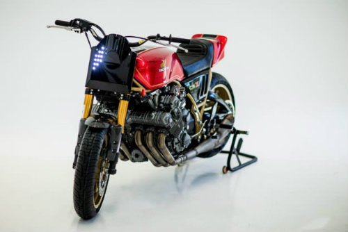 Honda CBX lộ thiết kế sáu xilanh hoàn toàn mới