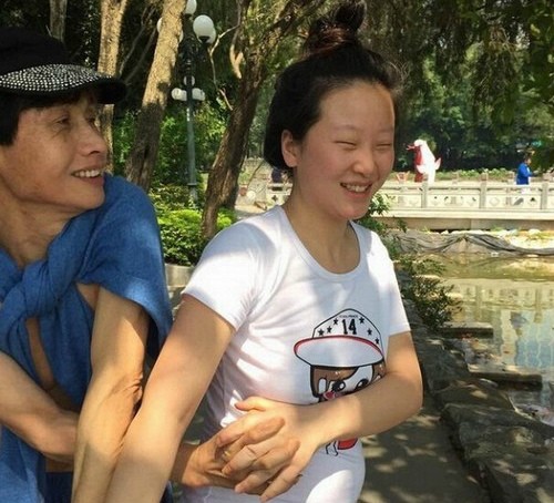 6 chuyện tình "trâu già thích gặm cỏ non" dậy sóng dư luận - 4