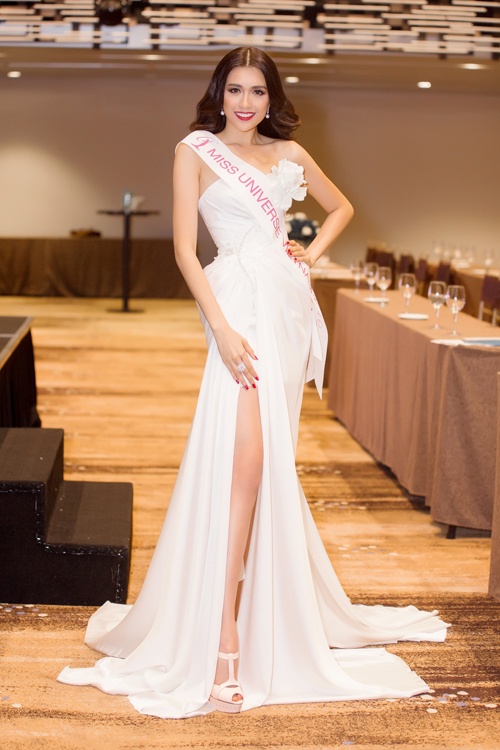 Kỳ Duyên, Phạm Hương táo bạo nhất tuần với mốt thấu da - 10