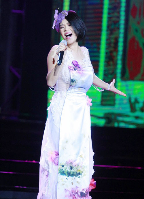 Kỳ Duyên, Phạm Hương táo bạo nhất tuần với mốt thấu da - 6