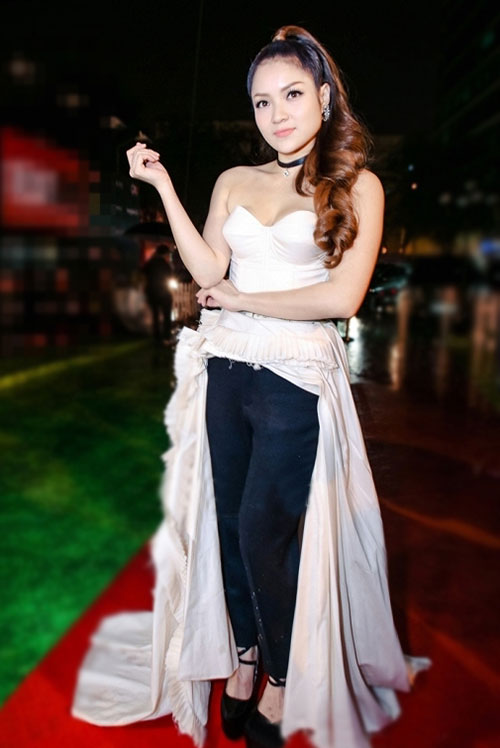 Kỳ Duyên, Phạm Hương táo bạo nhất tuần với mốt thấu da - 8