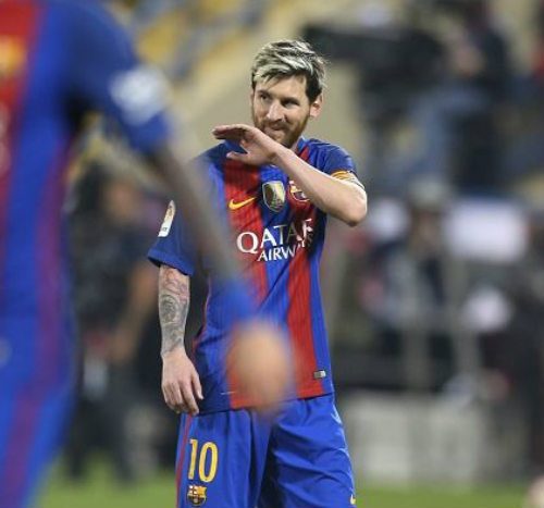 Barca thắng giao hữu, Messi tái phát bệnh nôn khan - 1