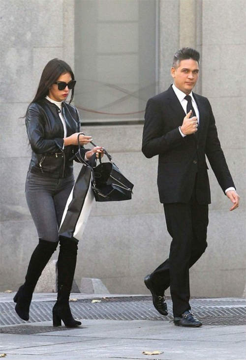 Tin HOT bóng đá tối 14/12: CLB Trung Quốc nhăm nhe Ronaldo, Messi - 2