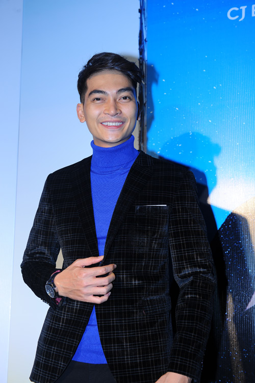 Chi Pu xuyên thấu táo bạo "khoe" phim mới - 6