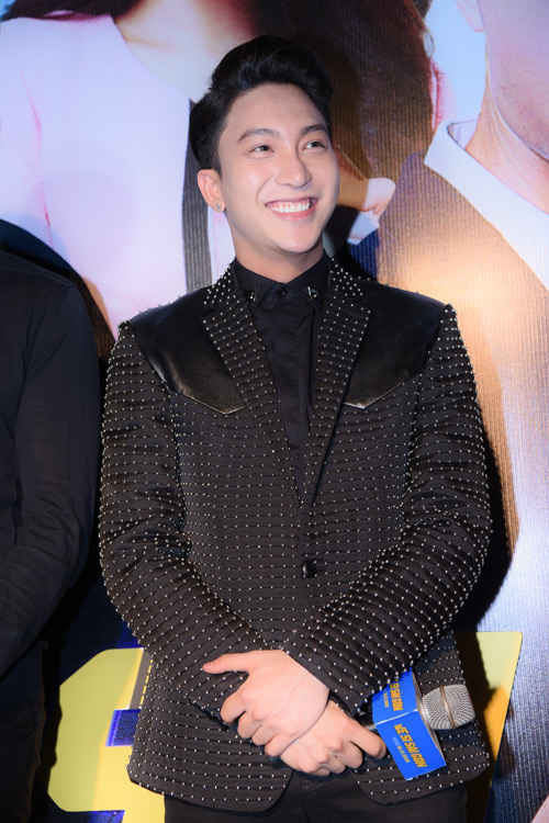 Chi Pu xuyên thấu táo bạo "khoe" phim mới - 10