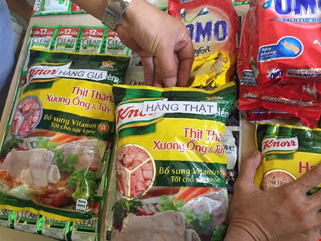 Bột nêm, bột giặt, dầu gội…giả như thật - 4