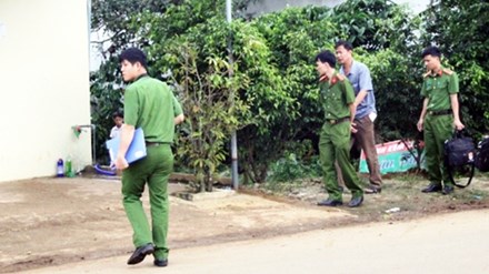 Nam thanh niên bị chém chết khi chạy trốn vào nhà vệ sinh - 1