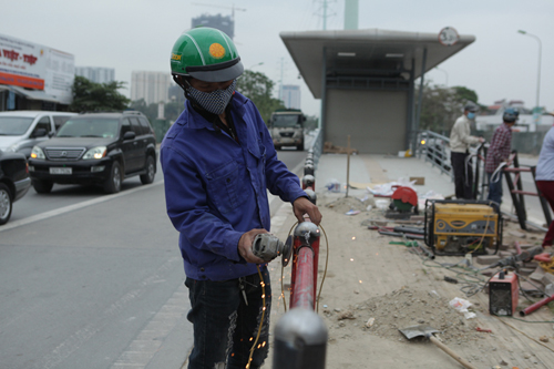 Tuyến xe buýt nhanh ngổn ngang trước ngày vận hành thử - 12