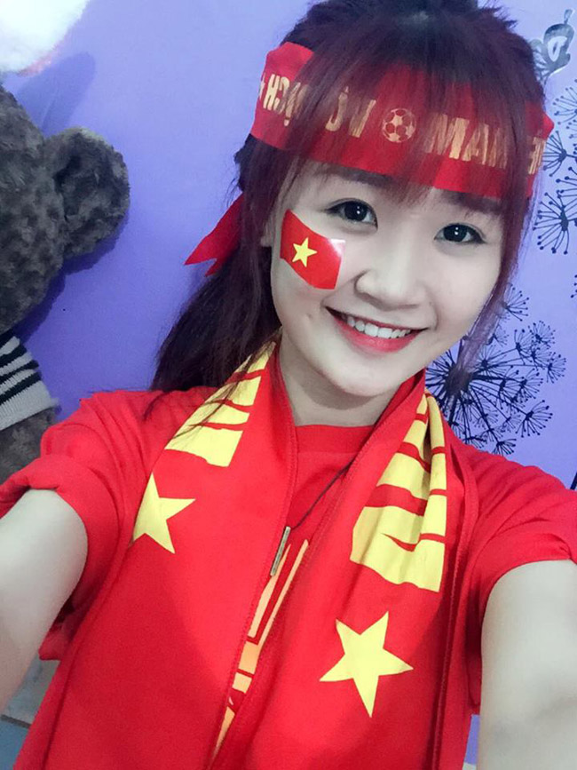 Phan Thị Bích Thảo (20 tuổi, Cần Thơ) nổi tiếng khi hát về đội tuyển Việt Nam trước khi các cầu thủ đá trận giao hữu với CLB Avispa Fukuoka (Nhật Bản). 