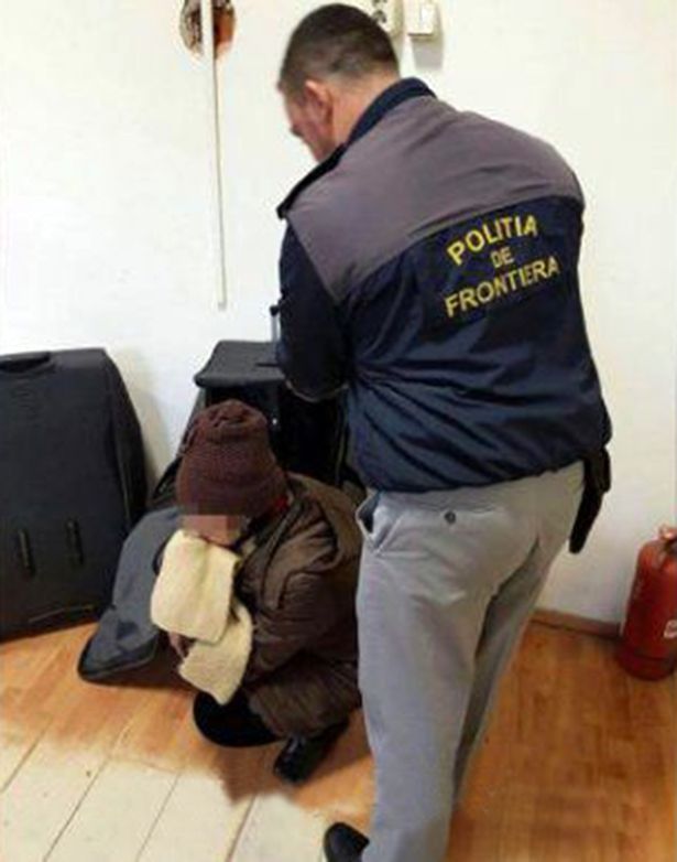 Romania: Mở vali bị bỏ lại trên tàu, thấy điều kinh ngạc - 1