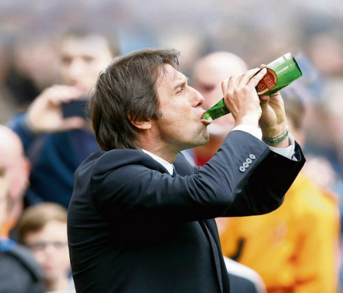 Tin HOT bóng đá tối 15/12: Conte cho học trò uống bia - 1