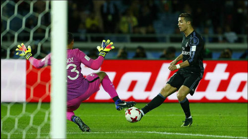 Kỷ niệm “QBV”, Ronaldo cán mốc 500 bàn cho CLB - 1