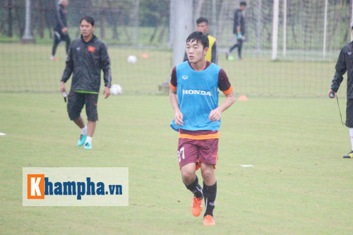 Tin nhanh AFF Cup 16/12: Riedl và Kiatisak không muốn “đấu súng” - 1