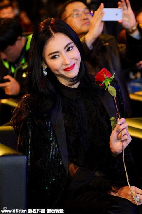 Dán chặt mắt vào “bà mẹ quốc dân” sexy nhất Cbiz - 7