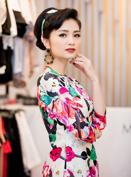 Bất ngờ với vẻ trẻ trung của mẹ Á hậu Tú Anh - 8