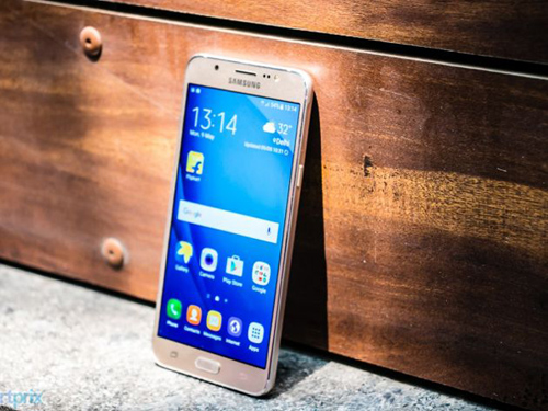 Điểm danh những smartphone bán chạy nhất năm 2016 - 7