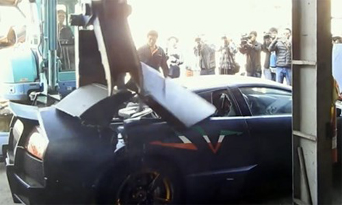Xót xa Lamborghini Murcielago bị “hành quyết” - 1