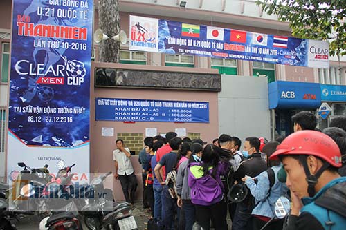 Fan đội mưa săn vé ngóng xem dàn sao trẻ U21 Clear Men Cup - 3