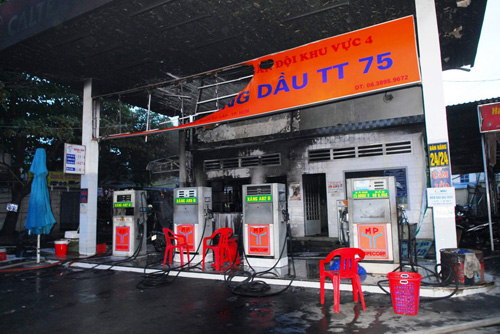 Ảnh: Hiện trường cây xăng rực lửa ở TP.HCM - 5