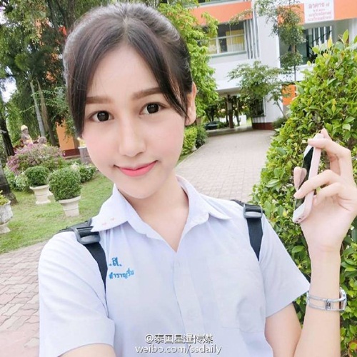 Tiết lộ &#34;động trời&#34; về nữ sinh trung học đẹp nhất Thái Lan - 1