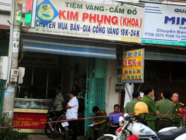 Bịt mặt, nổ súng cướp tiệm vàng rúng động Tây Ninh