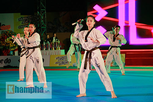 Taekwondo: Châu Tuyết Vân múa côn, đánh quyền ấn tượng - 6