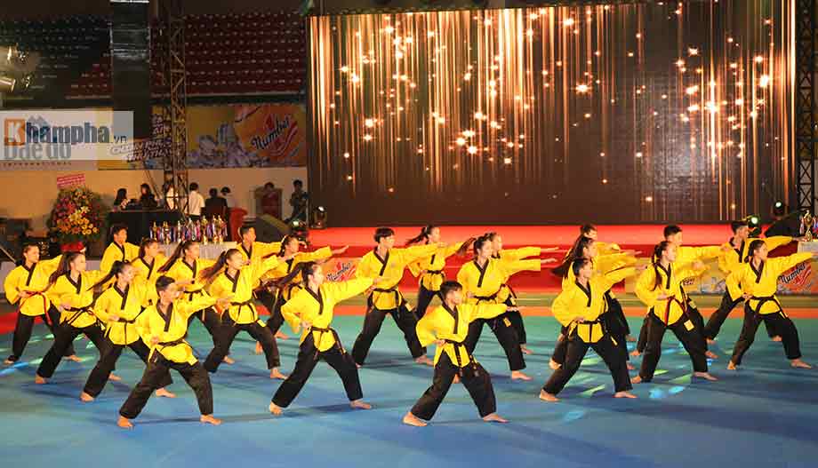 Taekwondo: Châu Tuyết Vân múa côn, đánh quyền ấn tượng - 1
