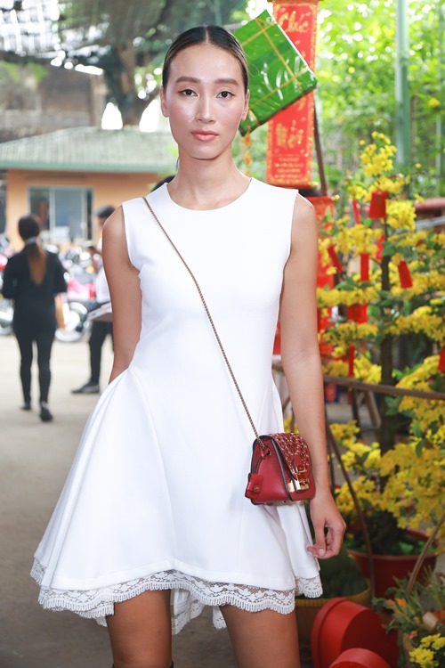 Nhà Lý Hải gây chú ý chốn đông người - 2