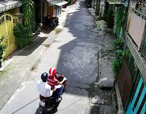 Clip: Táo tợn xông vào nhà nữ nghệ sĩ ở Sài Gòn cướp tài sản - 1