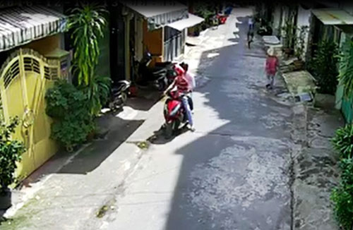 Clip: Táo tợn xông vào nhà nữ nghệ sĩ ở Sài Gòn cướp tài sản - 2