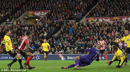 Sunderland - Watford: 3 điểm &#34;quý như vàng&#34; - 1