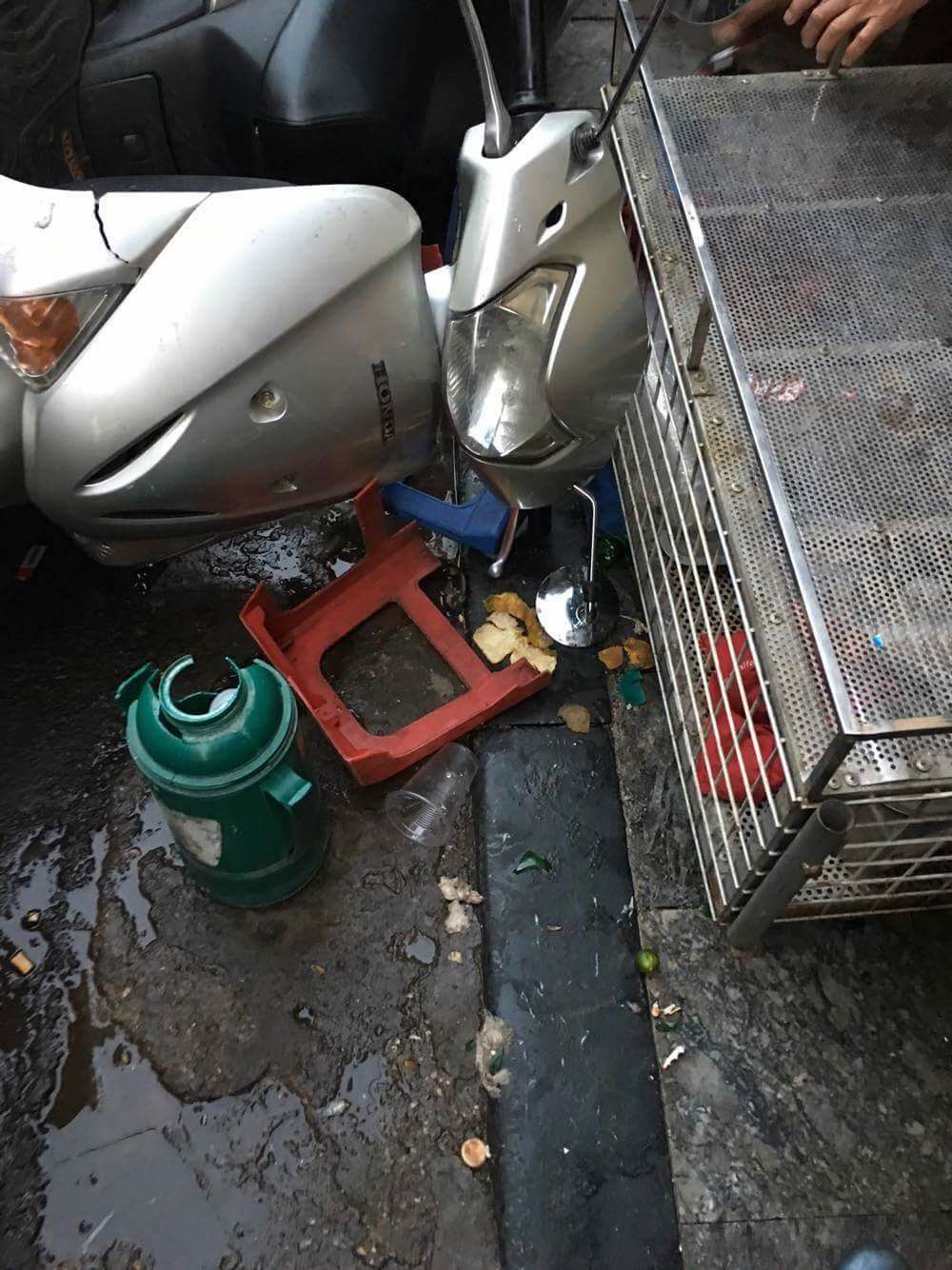 Hà Nội: Nâng ô tô cứu bé 6 tuổi kẹt cứng dưới gầm xe - 2