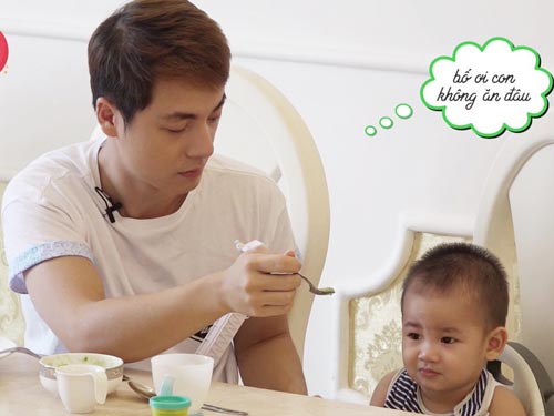 Huy Khánh được con gái 4 tuổi “chăm chút” dung nhan - 7
