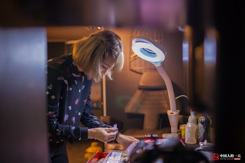 Trắng đêm cùng nữ thợ xăm TQ kiếm hơn 100 triệu/tháng - 6