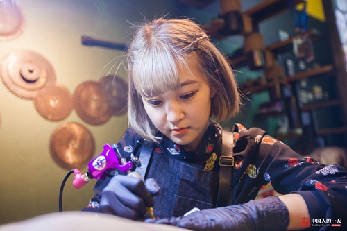 Trắng đêm cùng nữ thợ xăm TQ kiếm hơn 100 triệu/tháng - 8