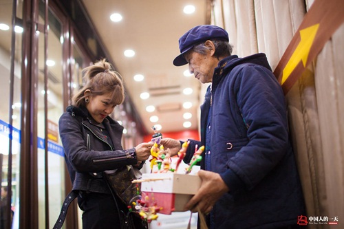 Trắng đêm cùng nữ thợ xăm TQ kiếm hơn 100 triệu/tháng - 5