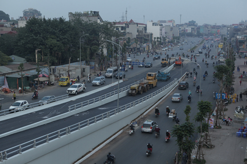 HN: Cận cảnh cầu vượt dầm thép “khủng” trước ngày thông xe - 14