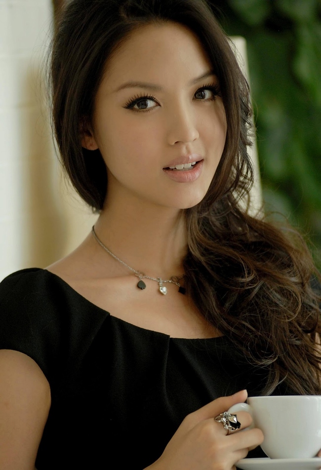 Người đẹp là một trong những chân dài Hoa ngữ thành công và nổi tiếng nhất thời điểm hiện tại.