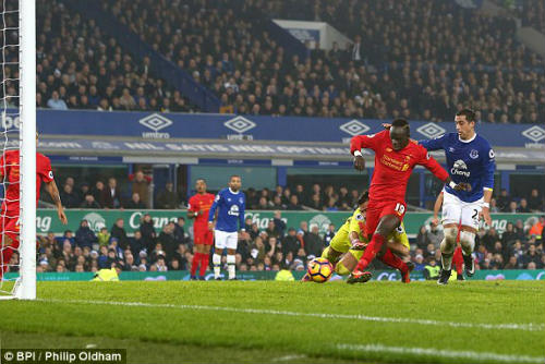 Everton - Liverpool: Ôm hận phút bù giờ - 1