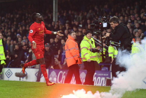 Thắng derby, Klopp vẫn không hài lòng với fan Liverpool - 2