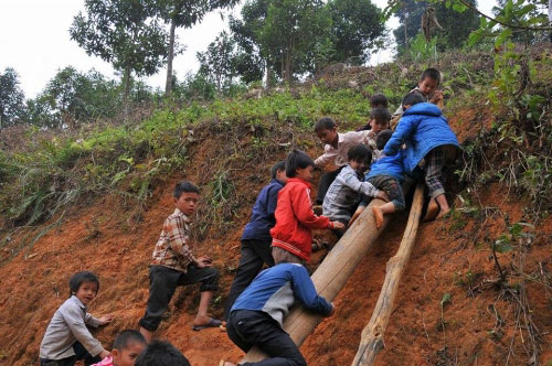Phía sau bức ảnh em bé Mông có gương mặt nhem nhuốc - 8