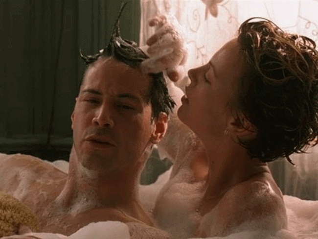 Keanu Reeves và Charlie tiếp tục hợp tác trong Sweet November.