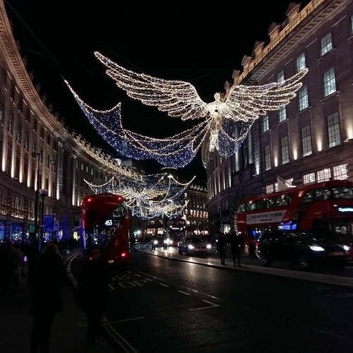 Choáng ngợp khung cảnh đường phố thế giới đón Noel - 15