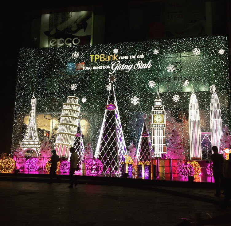 Décor Giáng sinh của TPBank được nhiều khách “Tây” chia sẻ trên Instagram - 1