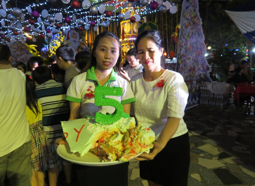 Bánh kem Thỏ Trắng khổng lồ - Thu hút giới trẻ - 5