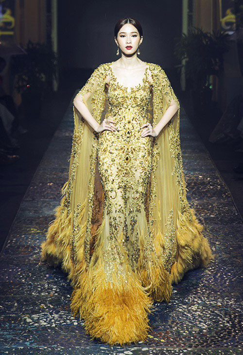 Huyền My, Chi Pu "sáng" hơn sao nhờ váy trong suốt - 4