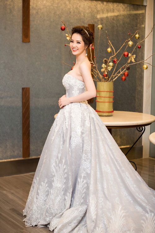 Huyền My, Chi Pu "sáng" hơn sao nhờ váy trong suốt - 7