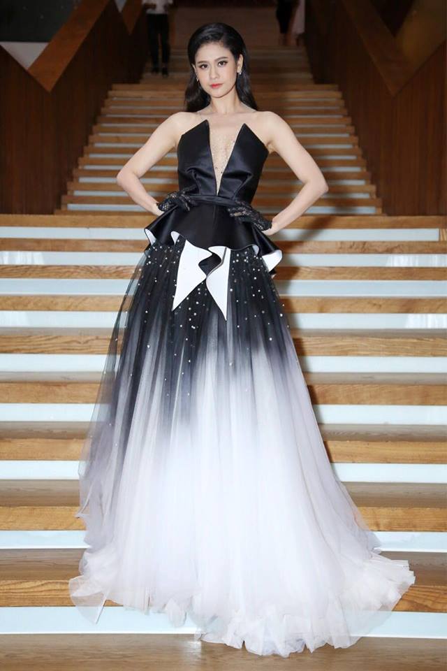 Huyền My, Chi Pu "sáng" hơn sao nhờ váy trong suốt - 8