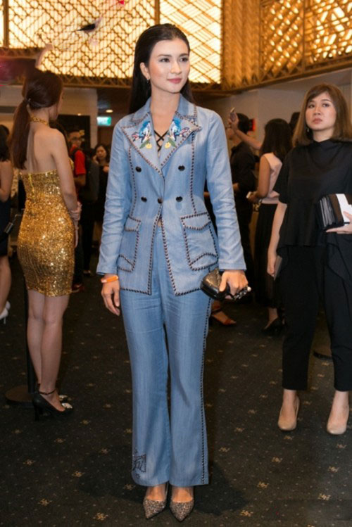 Huyền My, Chi Pu "sáng" hơn sao nhờ váy trong suốt - 2